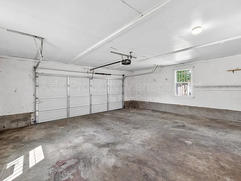 905 Russell Blvd — Photo 10