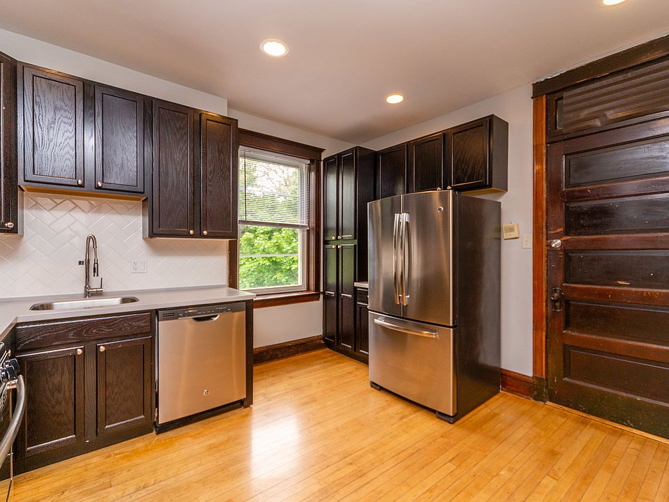 1st image of 1059 N Leavitt St #3