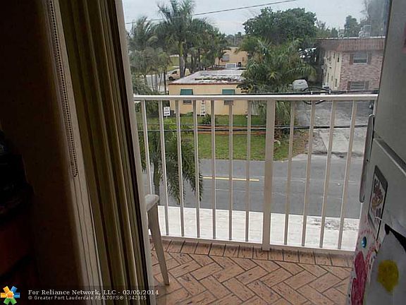 4th image of 32 NE 22nd Ave APT 303
