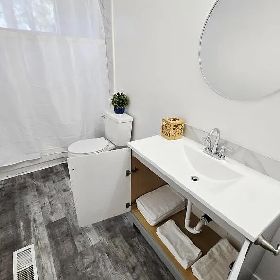 303 E Christina St — Photo 36