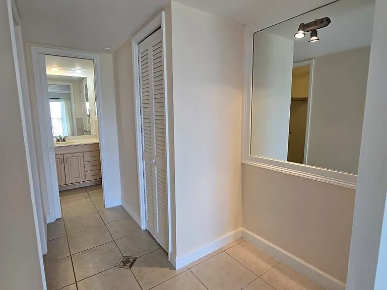 2900 N Palm Aire Dr #405 — Photo 9