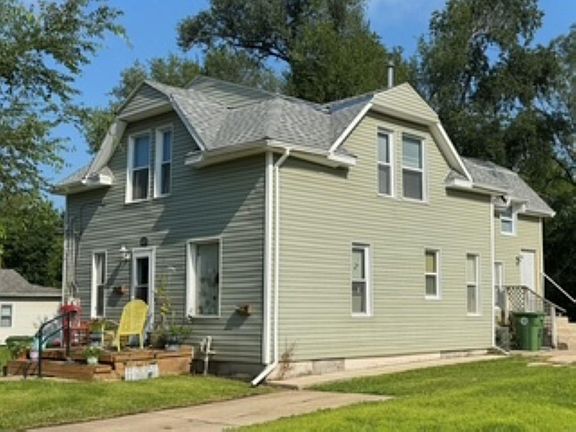 3rd image of 425-425 1/2 Webster St