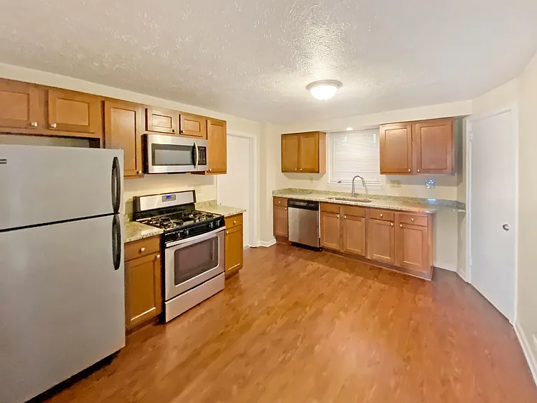32 Wyoming St E #1 — Photo 2