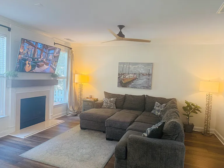 15706 Seafield Ln — Photo 8
