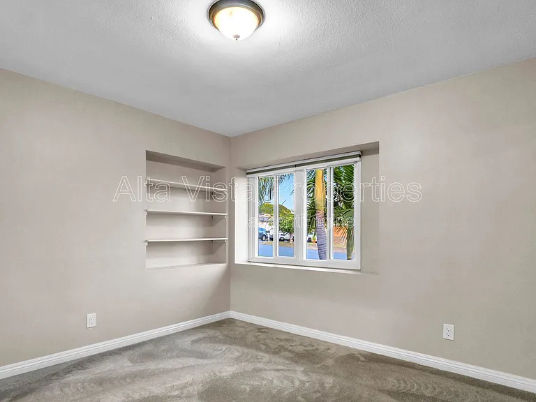 120 Green Ave — Photo 17