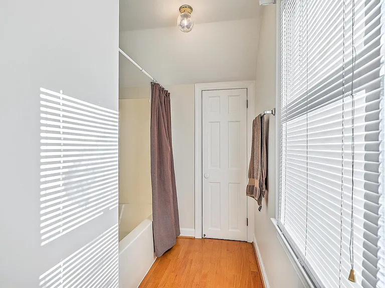 317 Rutherford St — Photo 40