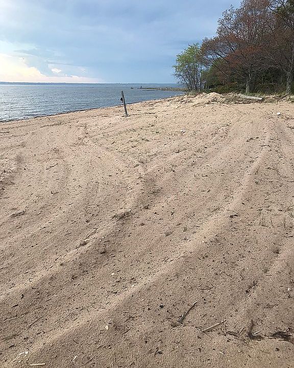 190' of Sand Beach on Lake M