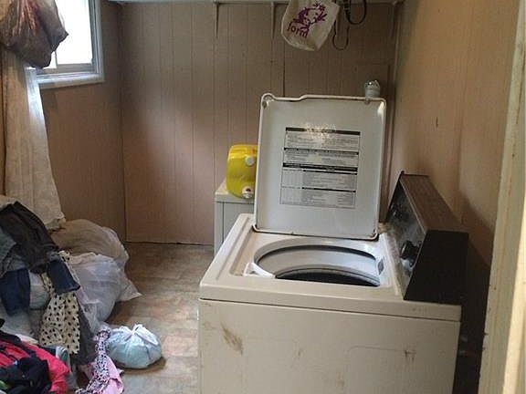 5th image of 121 W Pleasant Ave