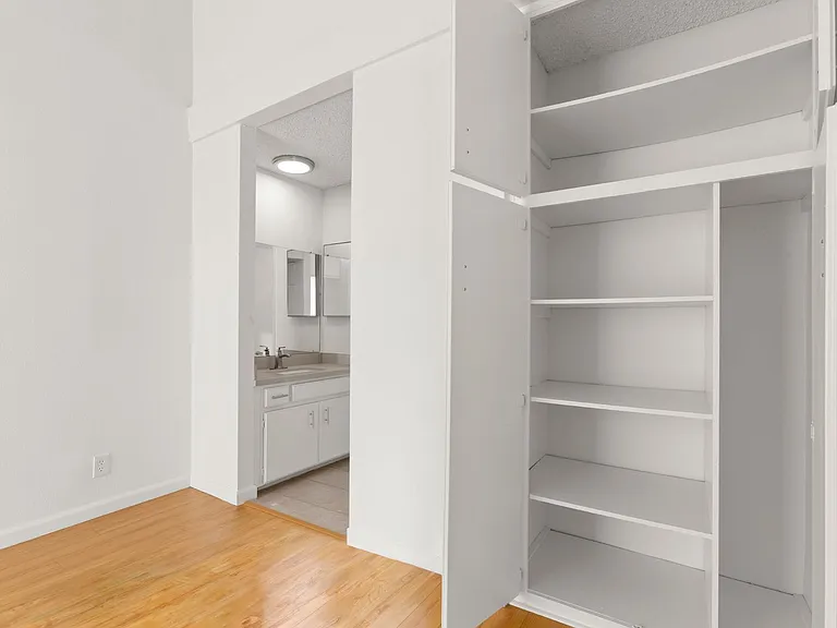 (AN/FE/YO:B) 4610 Natick Avenue — Photo 14