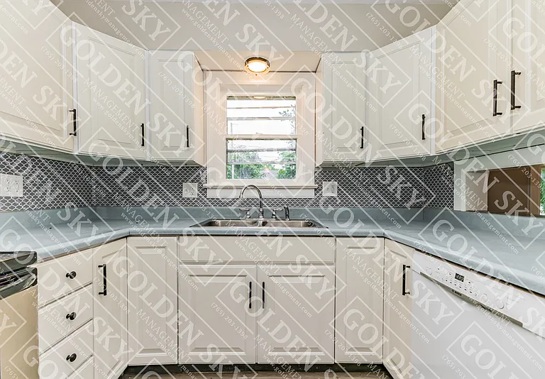 811 E Memorial Dr — Photo 5