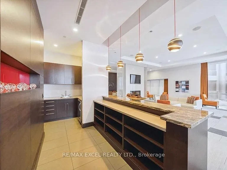 151 Village Green Sq #1806 — Photo 19
