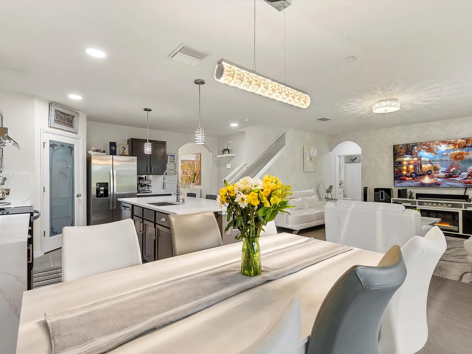 5 bed, 2674 sqft, $3,725 — Photo 4