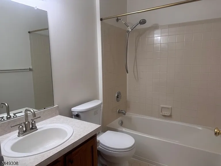 32 Chesterfield Ct — Photo 9