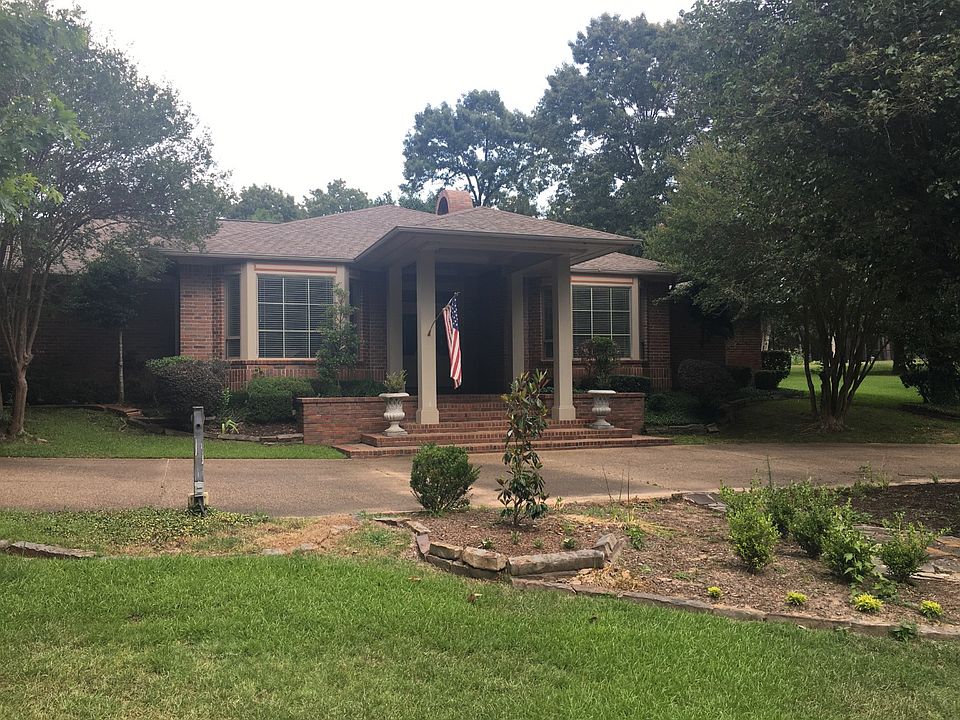 1st image of 4 River Oaks Dr