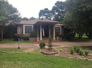 4 River Oaks Dr, Texarkana, TX 75503