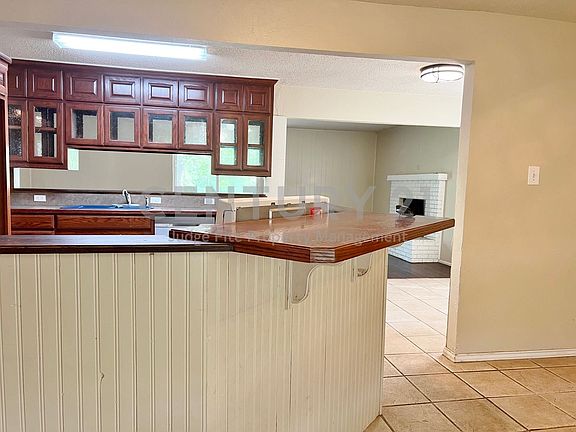 5th image of 508 Trail Lake Pl