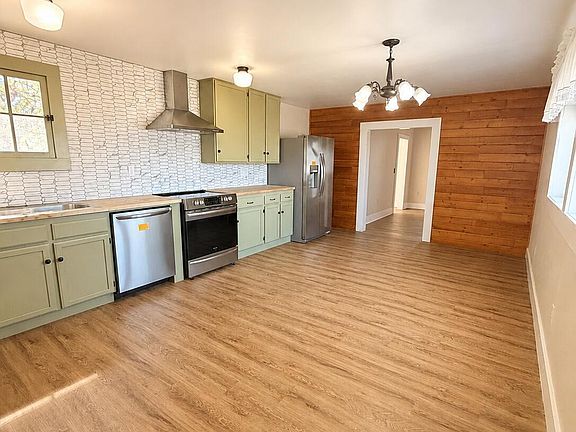 5th image of 316 SE 8th St