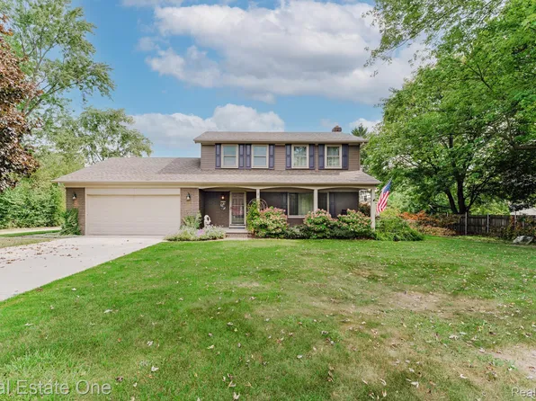 5374 Daniels Dr, Troy, MI 48098