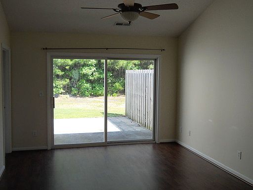 3rd image of 1501 Willoughby Park Ct