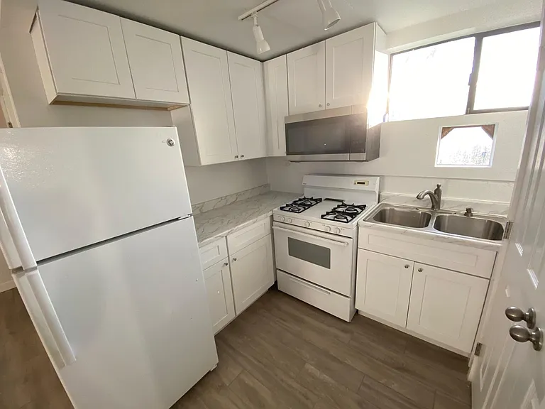 3650 N Jamison Blvd #B — Photo 3