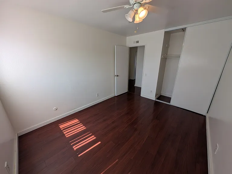 1094 Stillwell Ave — Photo 17