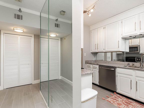 3rd image of 355 S Broadway #201