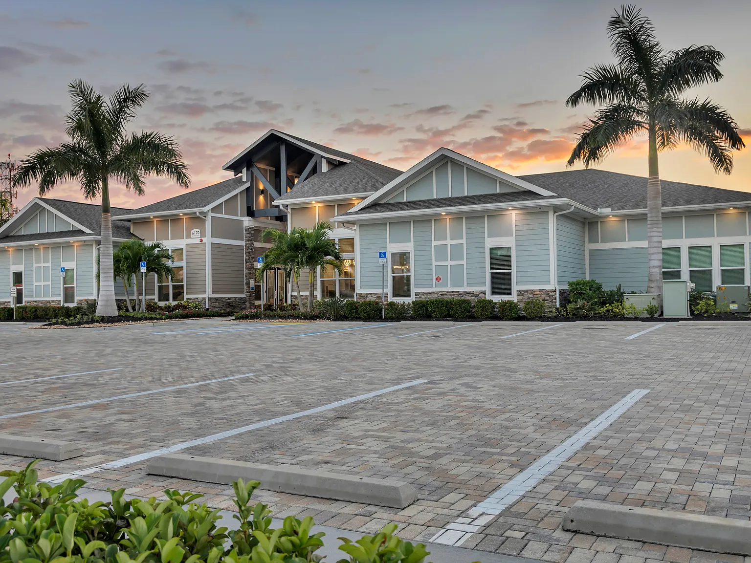 The Carlton of Fort Myers — Photo 4