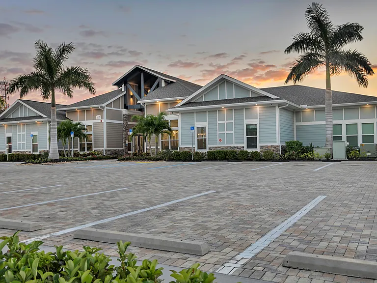 The Carlton of Fort Myers — Photo 4