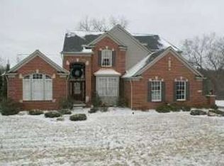 9074 Ridgefield Dr, Brighton, MI 48114