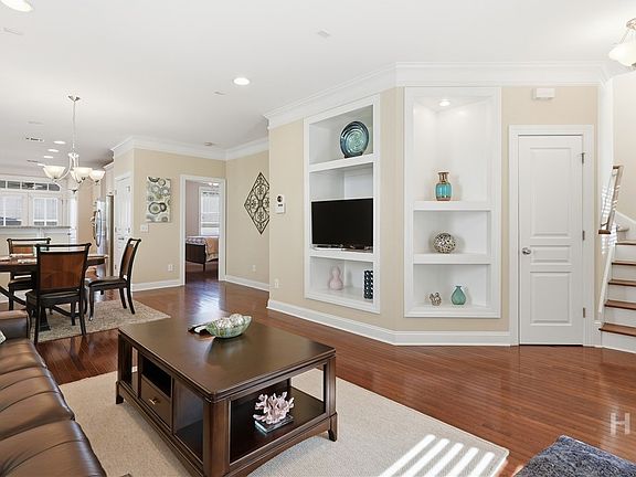 4th image of 313 Lake View Dr