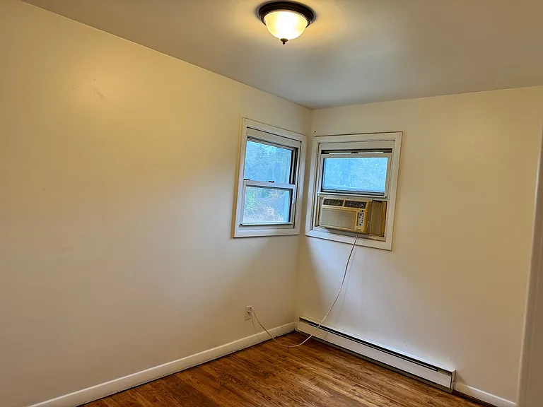 931 Moravia St — Photo 12