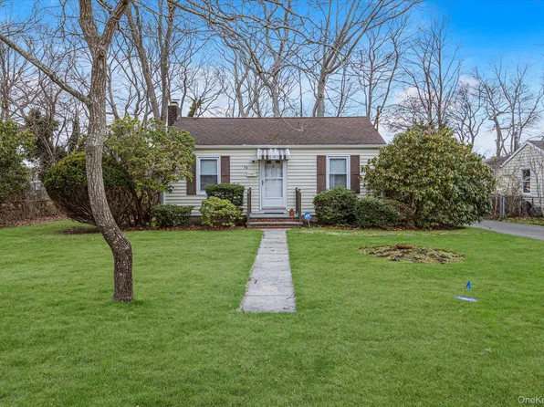 74 Country Club Road, Bellport, NY 11713