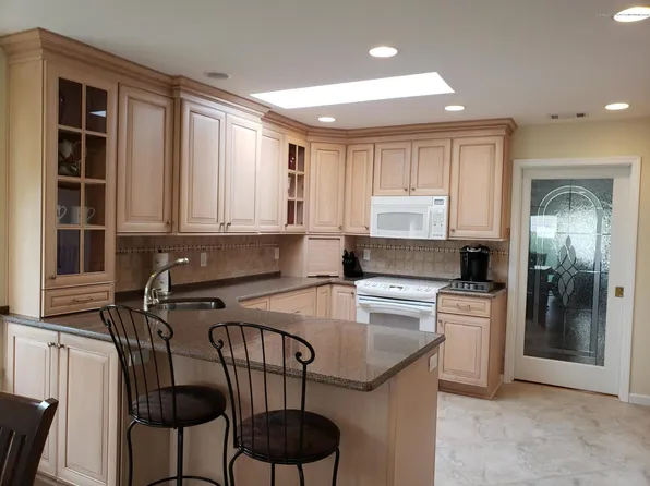24 Woodstock La, Manchester, NJ 08759