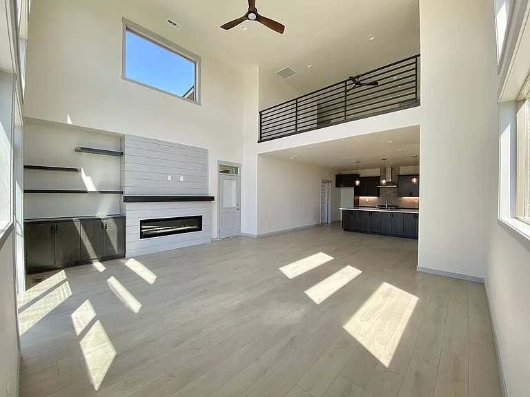 6033 W 30th Ave — Photo 3