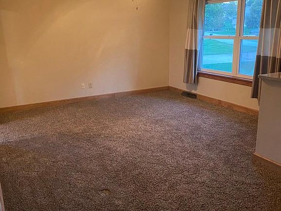 Super soft/cushiony carpet.