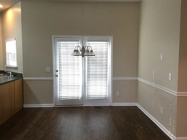 121 Luna Ln — Photo 6