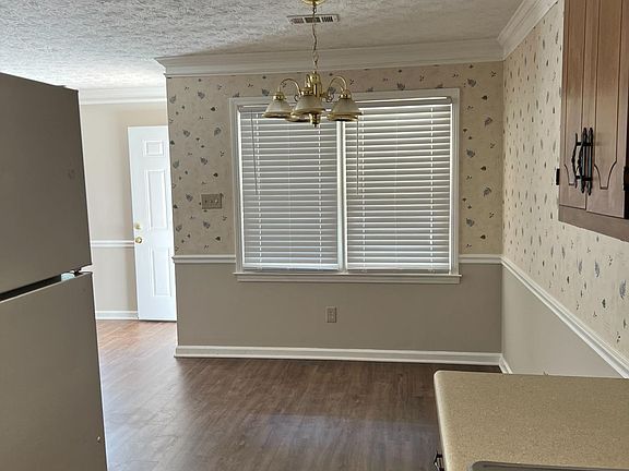 4th image of 2386 Rosedale Rd