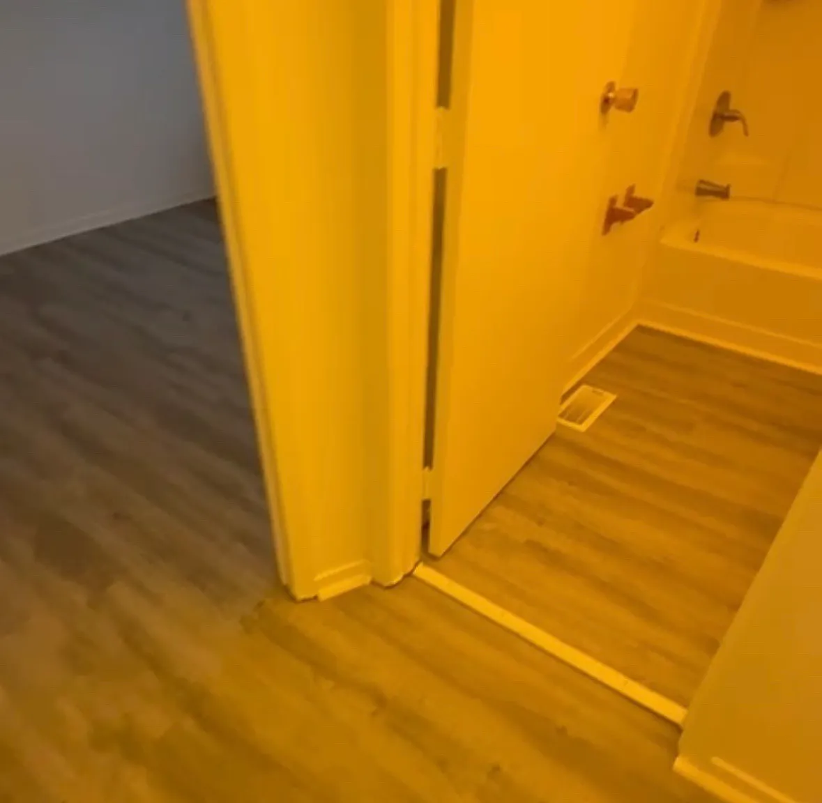 2 bed, 800 sqft, $1,300 — Photo 3