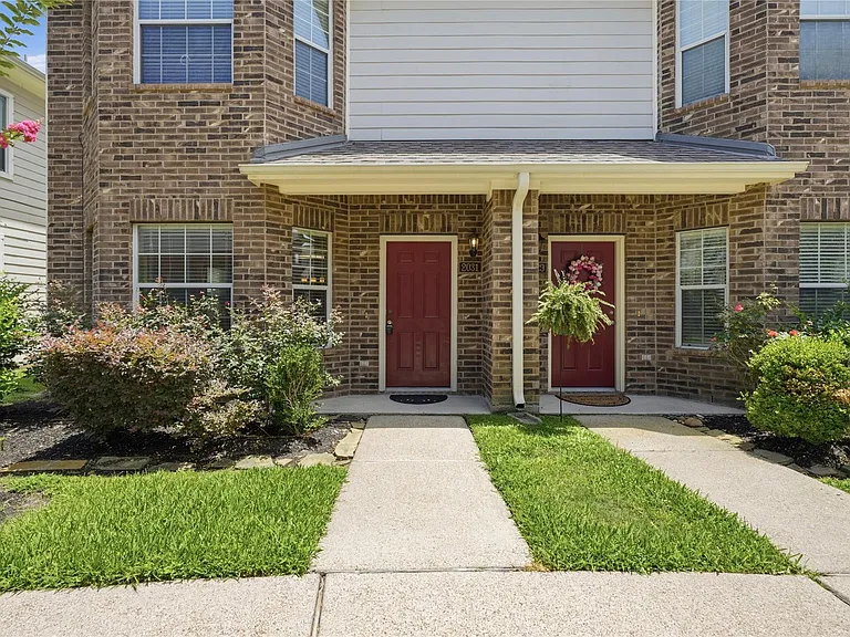 2031 Kemah Village Dr — Photo 2