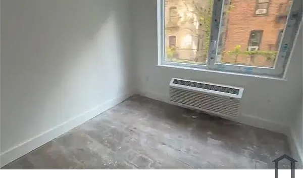 3 bed, 900 sqft, $3,464 — Photo 4