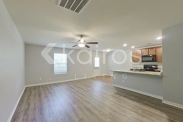 3 bed, 2.0 bath, 1256 sqft, $1,745 — Photo 4