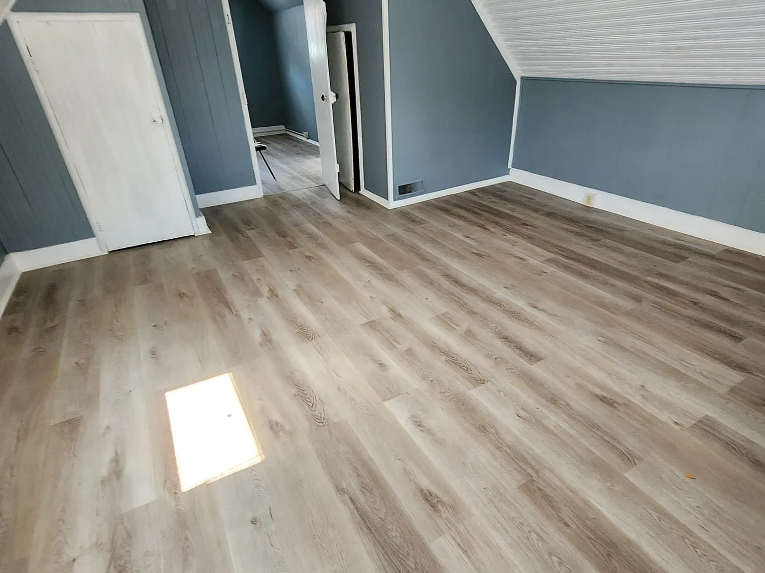 2 bed, 1050 sqft, $1,300 — Photo 3