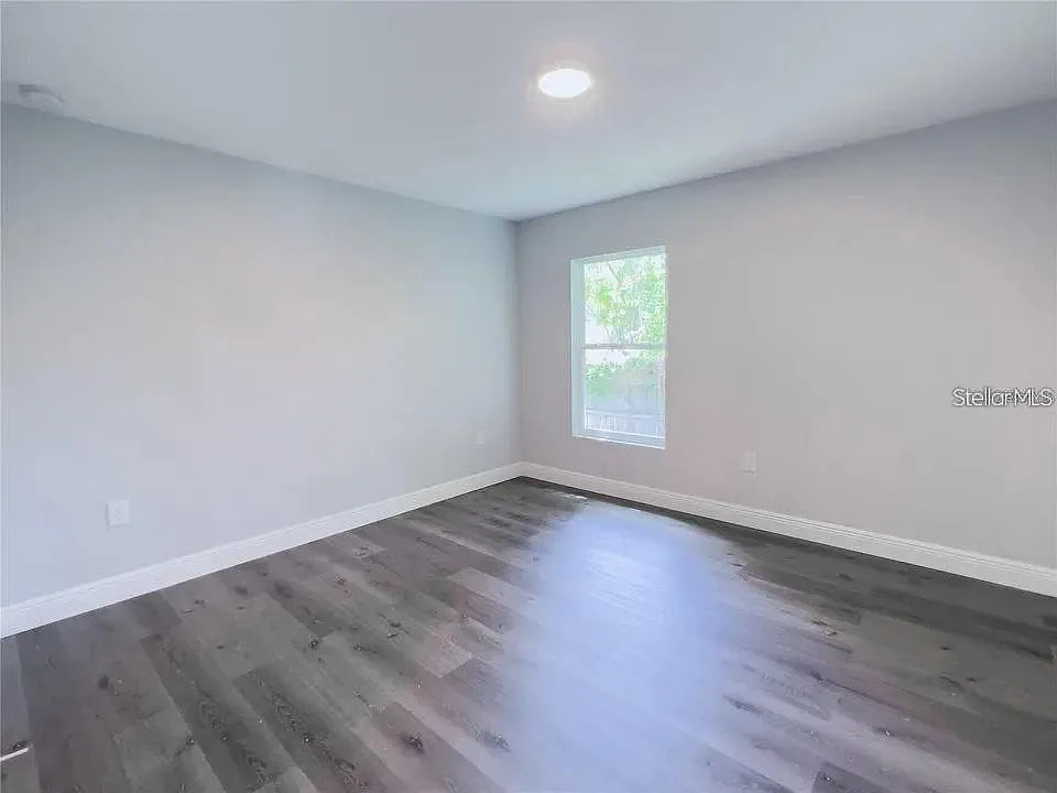 3 bed, 2.0 bath, 1290 sqft, $1,897 — Photo 4