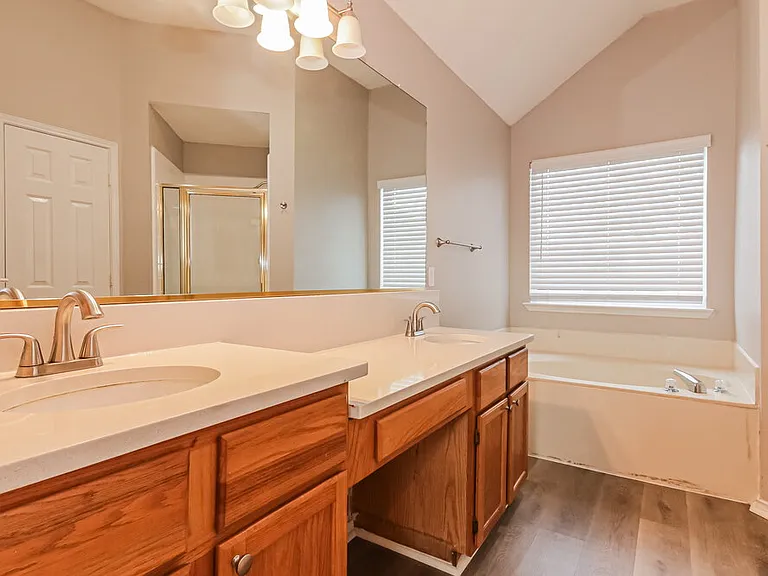 2840 Helen Ln — Photo 13