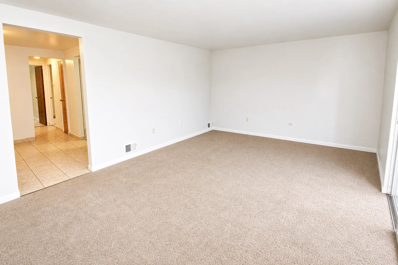 2 bed, 850 sqft, $1,099 — Photo 3