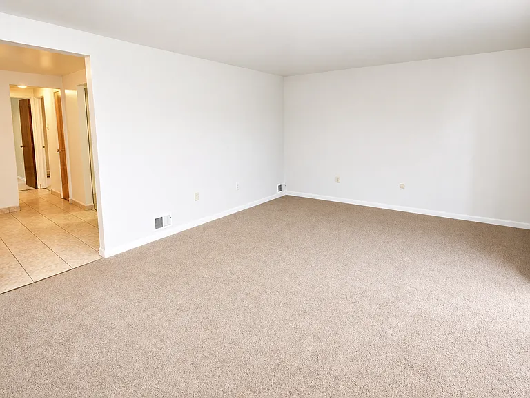 324 Noll Ave — Photo 3