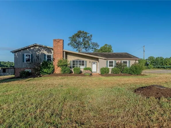 1013 Hobbie Horse Ln, Boonville, NC 27011