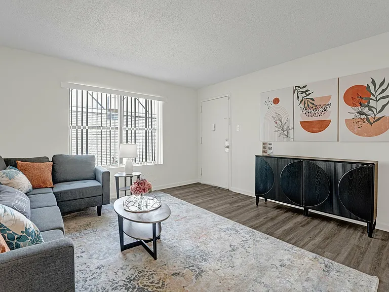 Emberly Apartments — Photo 6