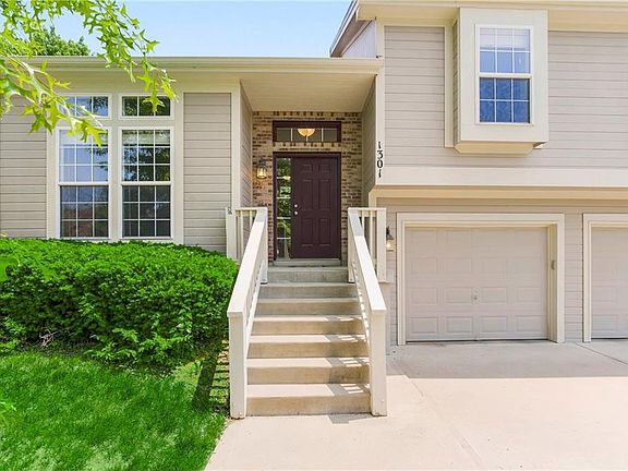 5th image of 1301 Honeysuckle Dr