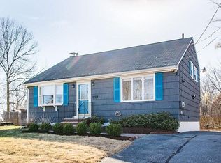 19 Pawtucket Dr, Lowell, MA 01854